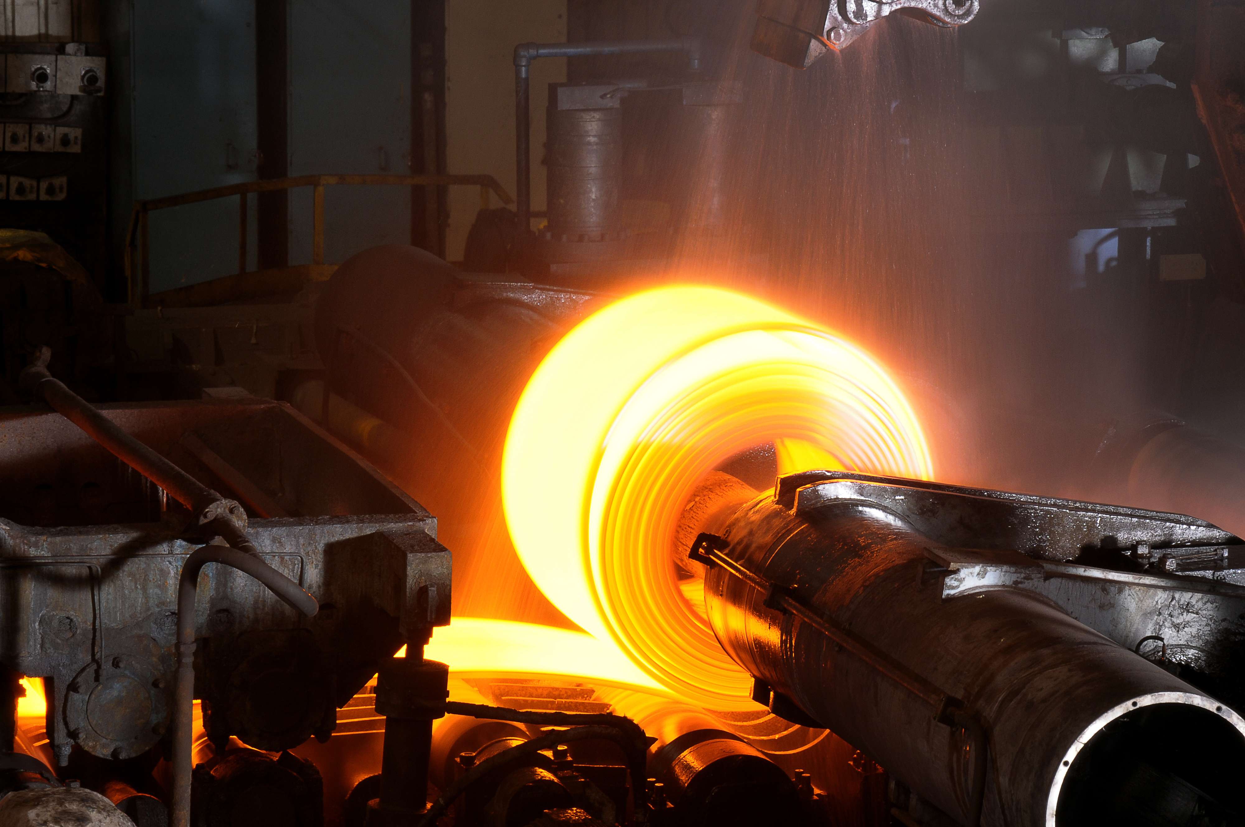 Carbon steel coils are a versatile and widely used material in various industries, particularly in construction. 